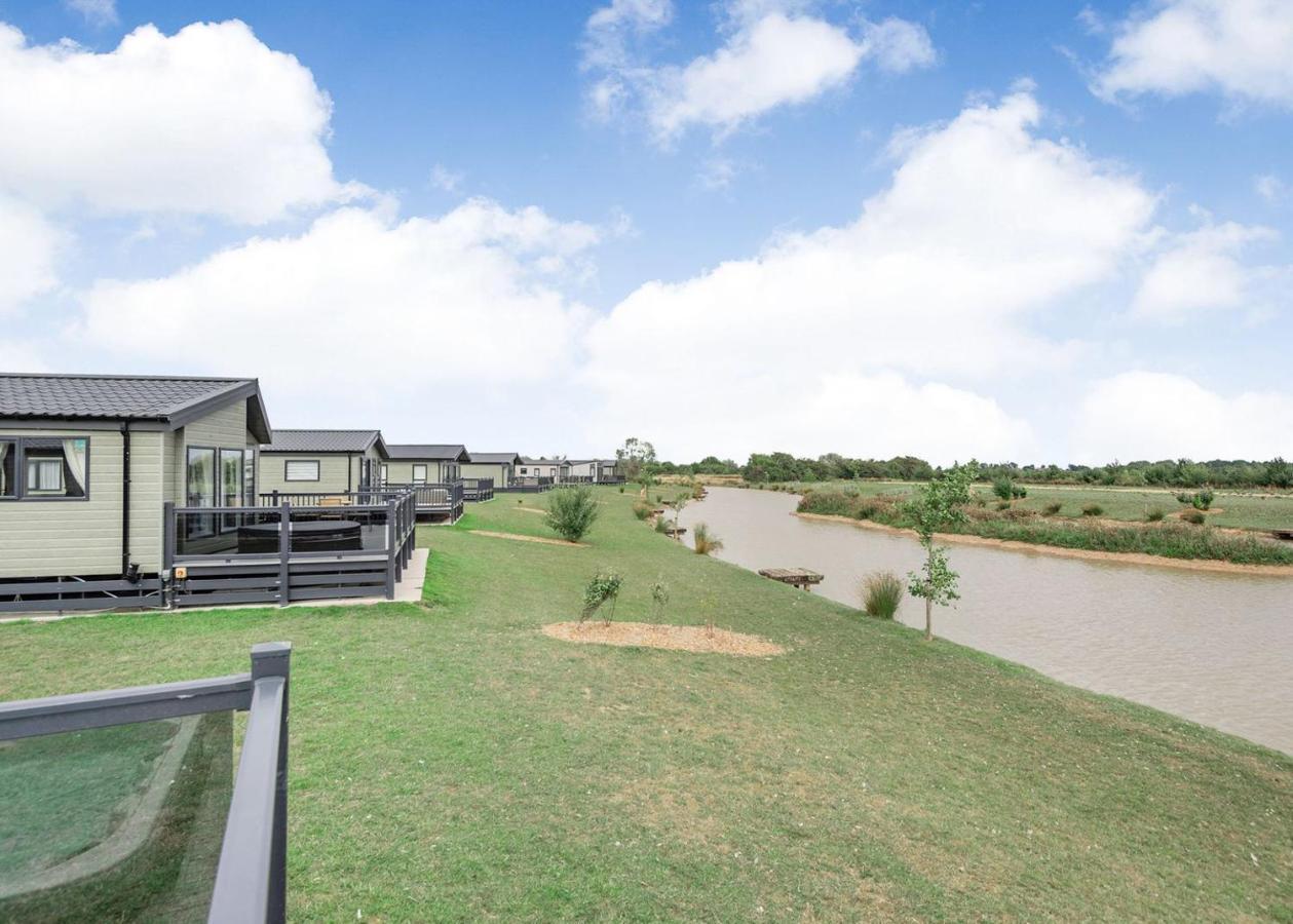 Home Farm Park Lakeside Retreat Burgh le Marsh Room photo