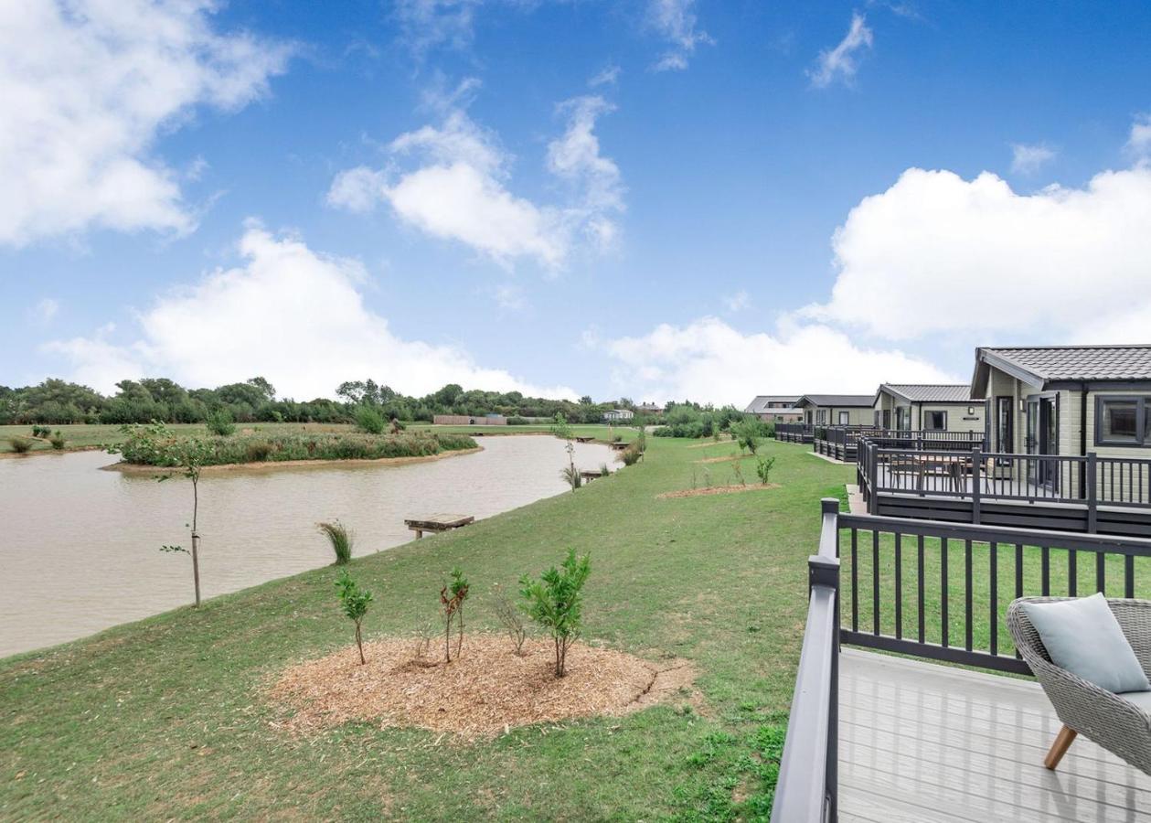 Home Farm Park Lakeside Retreat Burgh le Marsh Room photo