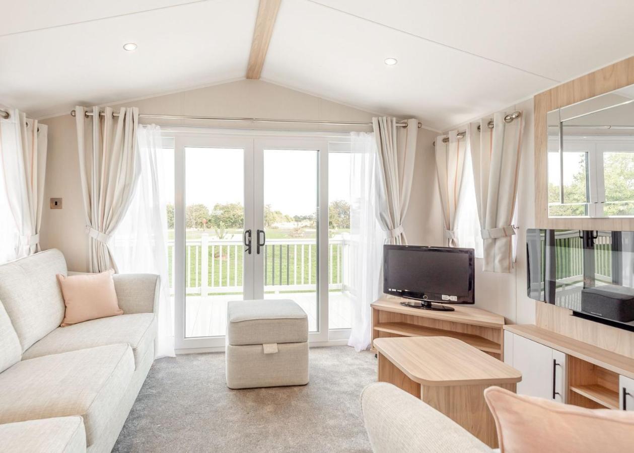 Home Farm Park Lakeside Retreat Burgh le Marsh Room photo