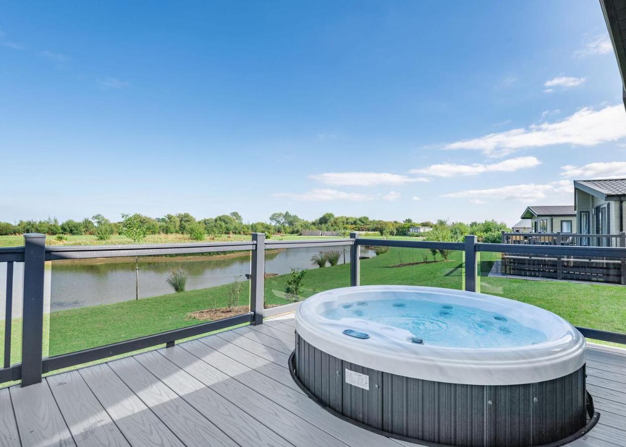 Home Farm Park Lakeside Retreat Burgh le Marsh Room photo