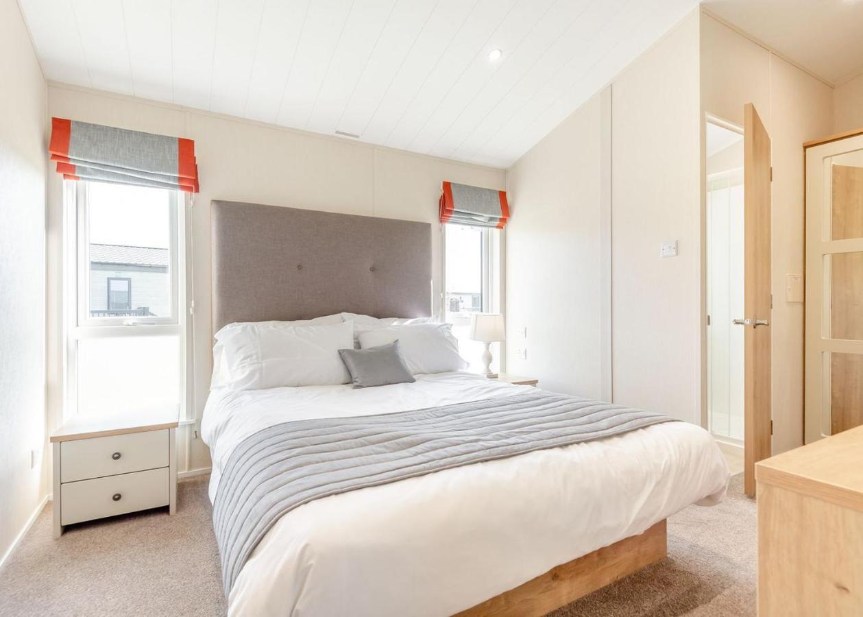 Home Farm Park Lakeside Retreat Burgh le Marsh Room photo