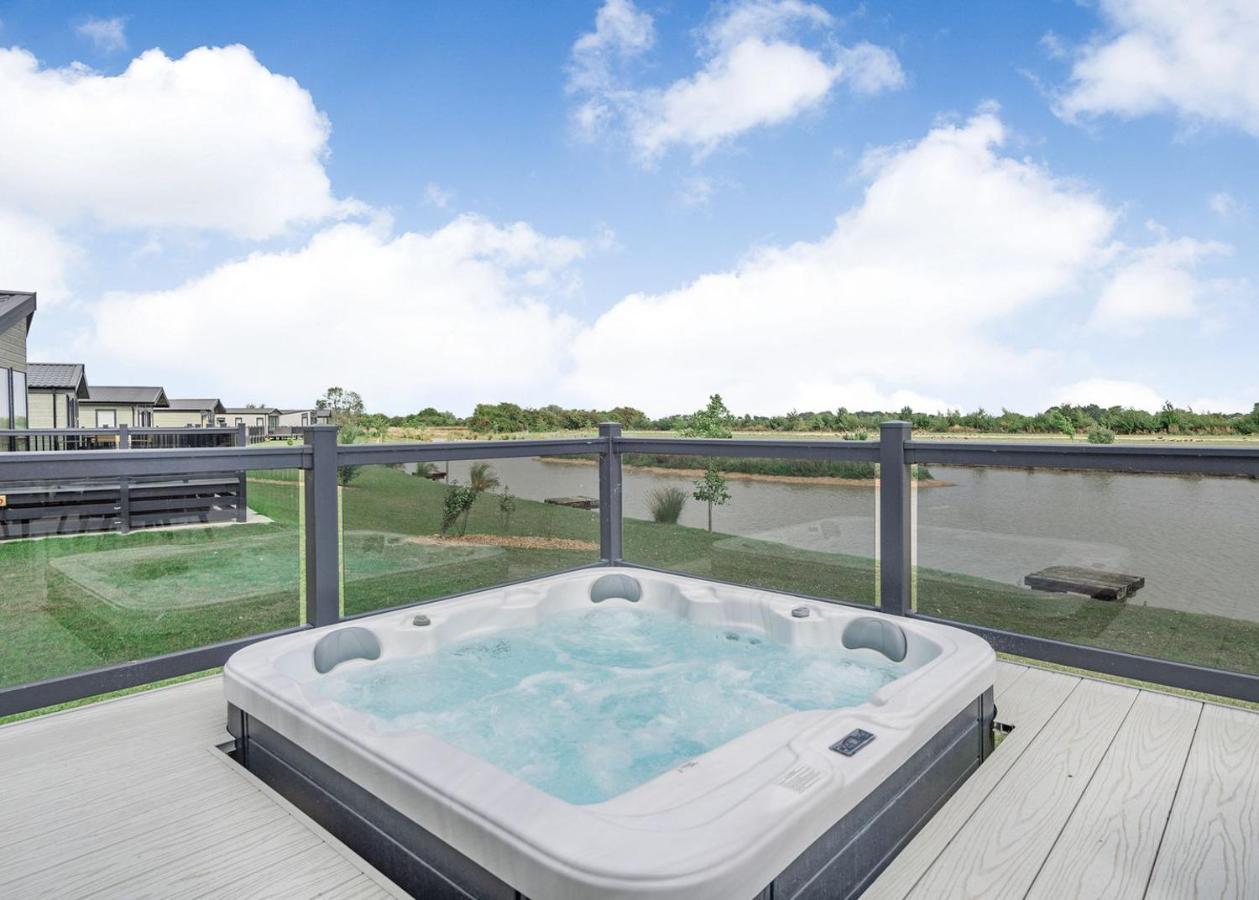 Home Farm Park Lakeside Retreat Burgh le Marsh Room photo